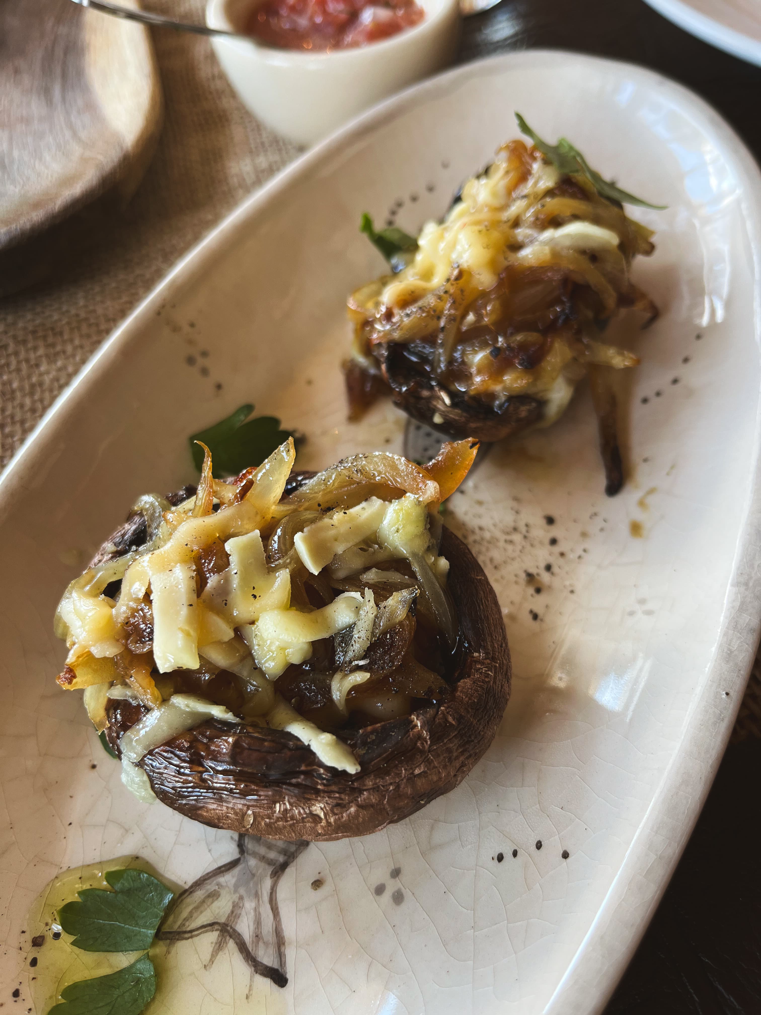 Portobelos rellenos y gratinados
